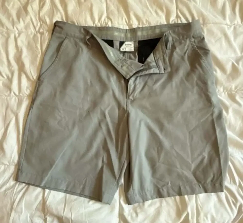 IZOD Golf Men's Performance Gray Shorts Size 40